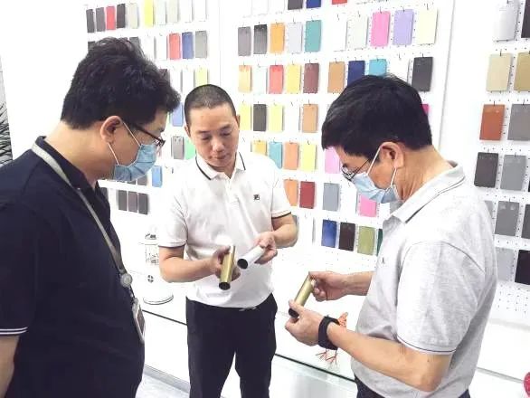 科技特派員走進這家粉末涂料企業(yè)，指導制備石墨烯有機硅/環(huán)氧耐高溫粉末涂料！