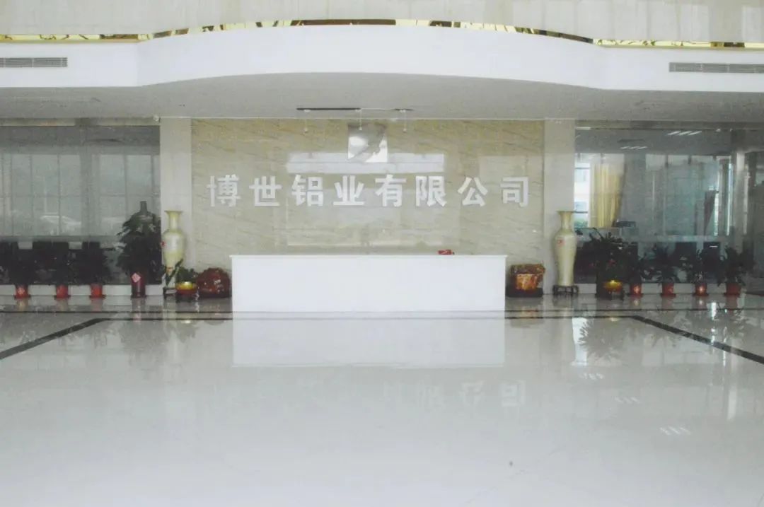 廣東這家鋁企業(yè)新建一條立式靜電粉未噴涂生產(chǎn)線！