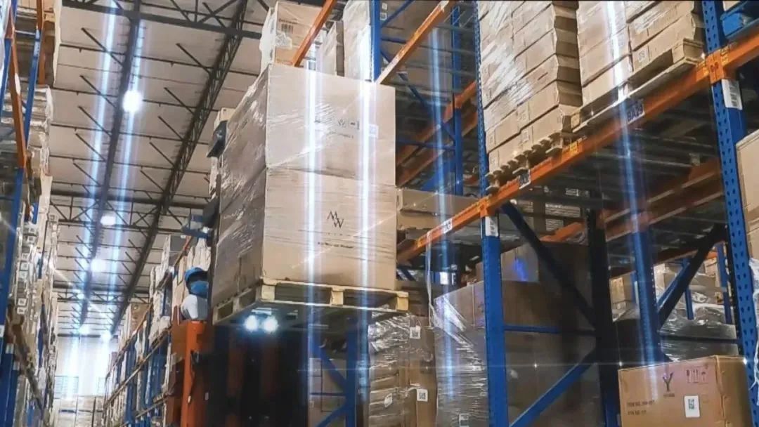 百億項目建設(shè)進(jìn)程觀察！5號噴涂車間的噴塑線體試運(yùn)行